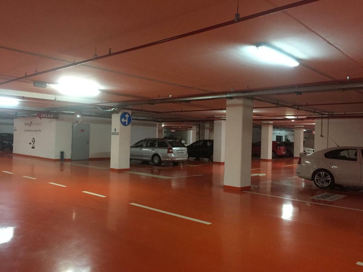 Nova Galerija Ema- Parking In Garage Apartment Zagreb Luaran gambar